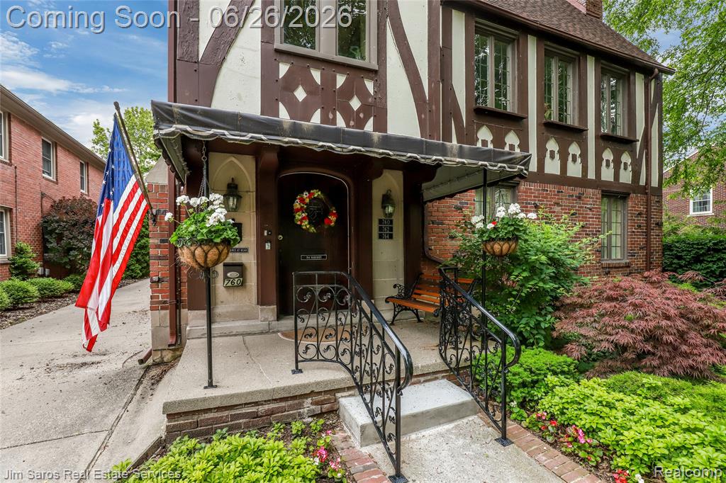 764 Harcourt Road Grosse Pointe Park, MI 48230 - Photo 2 of 42