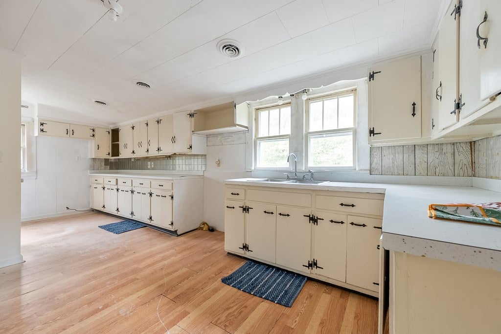 5912 Pounding Mill Branch Road Pounding Mill, VA 24637 - Photo 22 of 100 Gallery Image 22