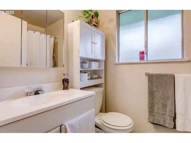 $450,000 | 15557 East Burnside Street, Portland, OR 97233