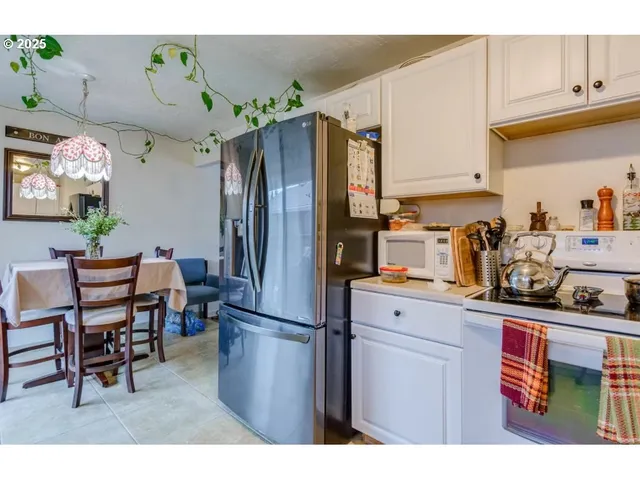 $450,000 | 15557 East Burnside Street, Portland, OR 97233