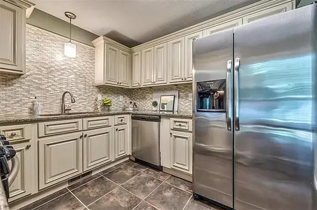 $435,000 | 6739 Roe Avenue, Prairie Village, KS 66208