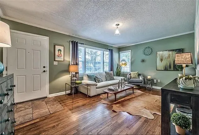 $435,000 | 6739 Roe Avenue, Prairie Village, KS 66208