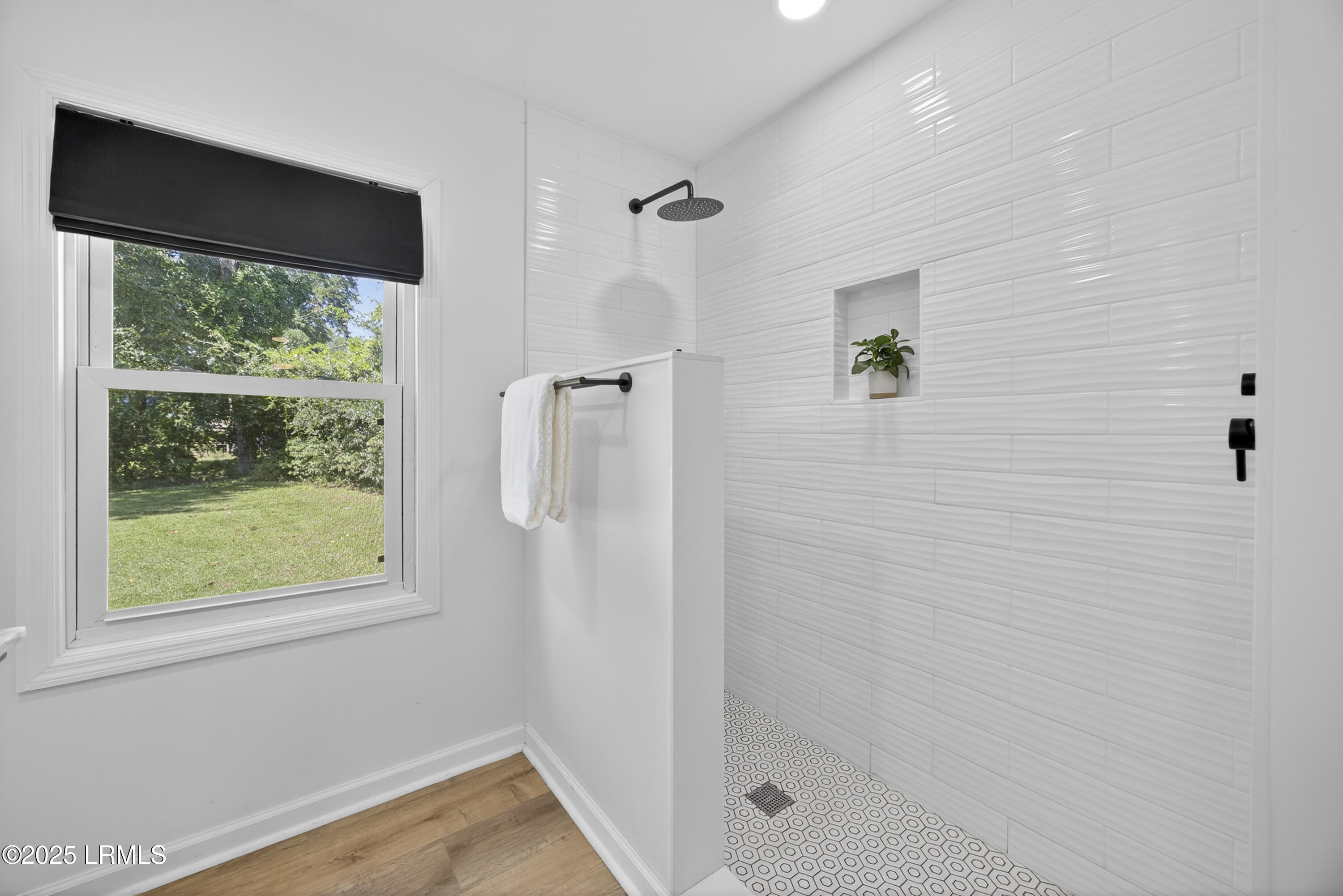 2301 State Rd S-7-386 Beaufort, SC 29902 - Photo 16 of 30 master bath Langhorne