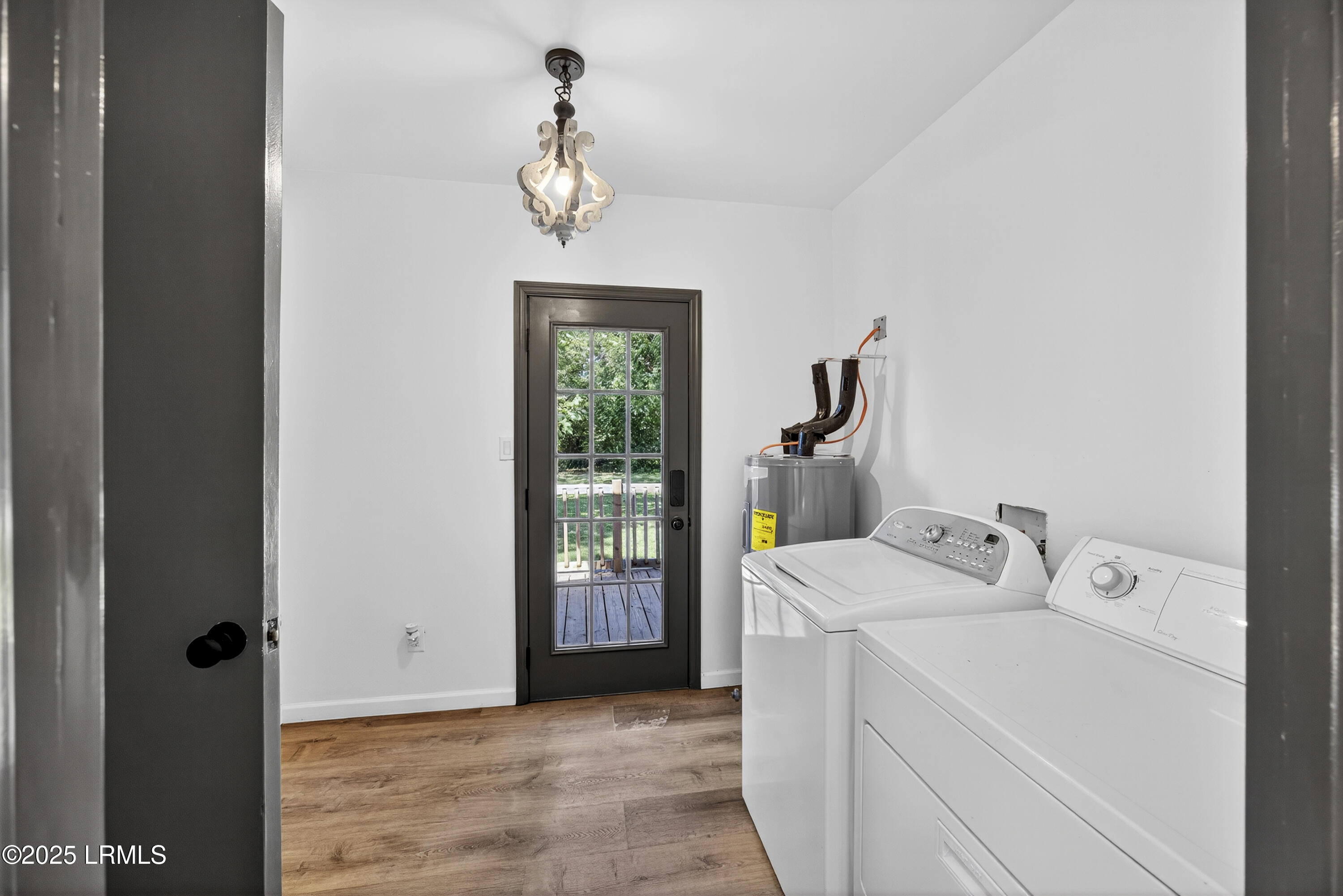2301 State Rd S-7-386 Beaufort, SC 29902 - Photo 22 of 30 utility room Langhorne