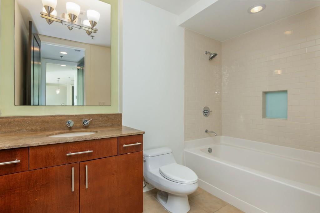 4561 Olde Perimeter Way, Unit 1701 Atlanta, GA 30346 - Photo 29 of 64 a bathroom with a sink a toilet and bathtub