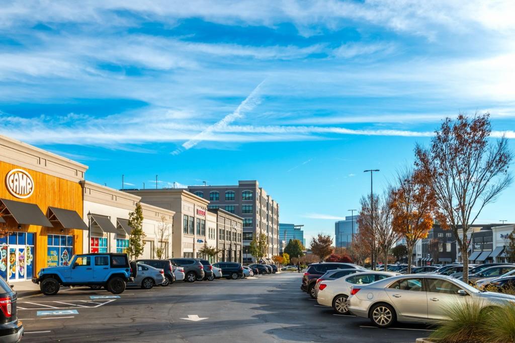 4561 Olde Perimeter Way, Unit 1701 Atlanta, GA 30346 - Photo 58 of 64 a view of street with cars
