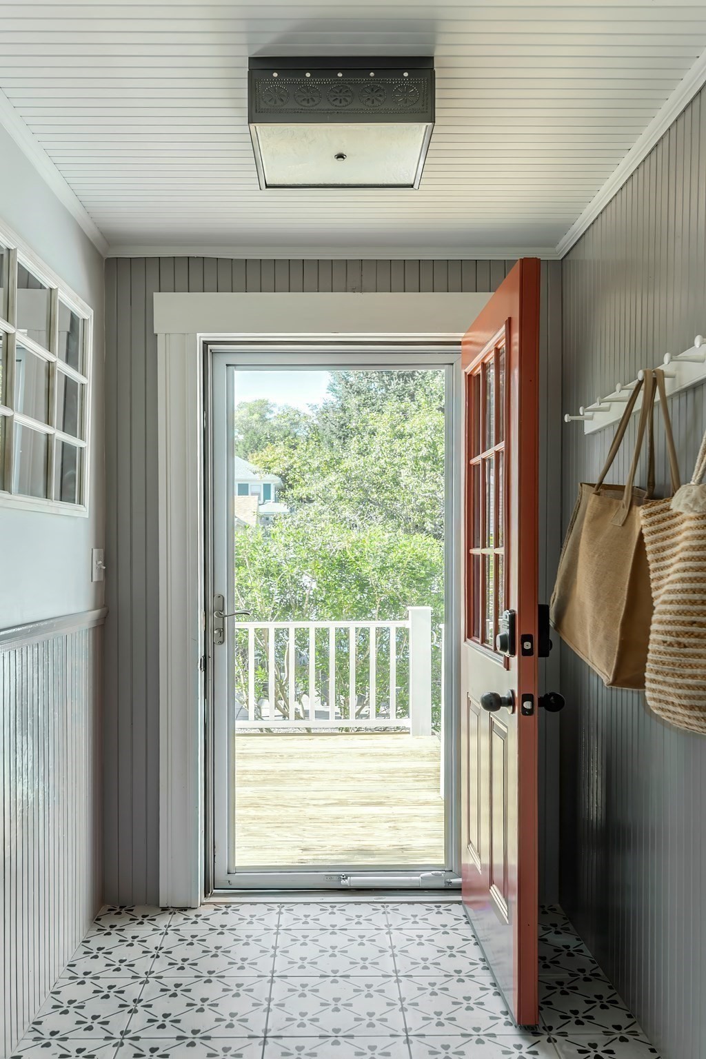 51 Topsfield Road Ipswich, MA 01938 - Photo 3 of 40 Gallery Image 3