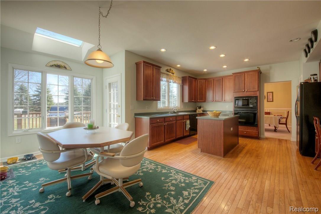 190 Timber Ridge Drive Highland, MI 48357 - Photo 20 of 50 20 Nook.jpg