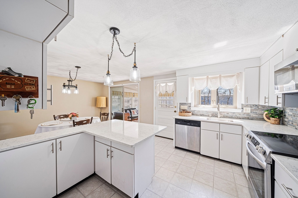 198 Corbett Road Stoughton, MA 02072 - Photo 6 of 42 Gallery Image 6