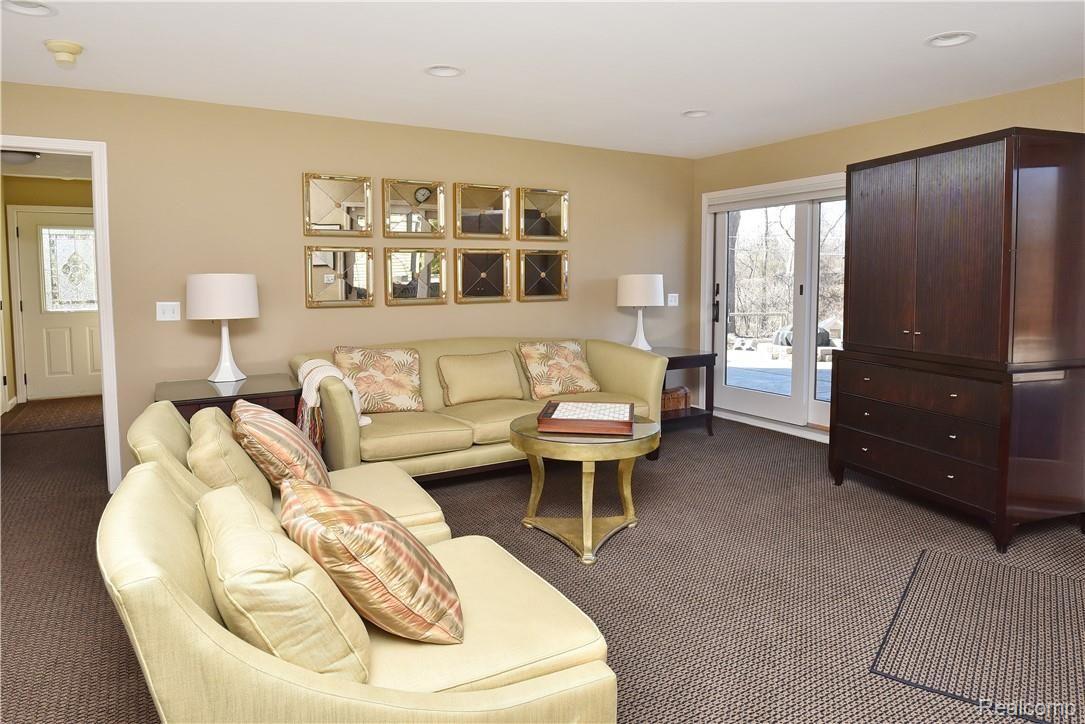 856 North Pemberton Road Bloomfield Hills, MI 48302 - Photo 17 of 33 Lower level family room
