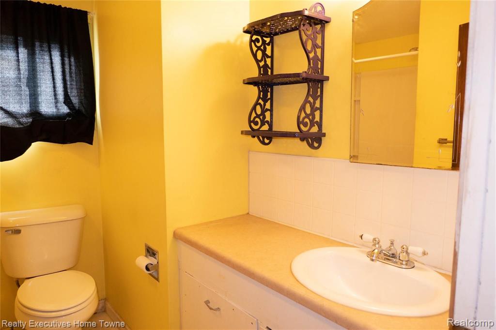 7961 Lakeshore Road Fort Gratiot, MI 48059 - Photo 20 of 37