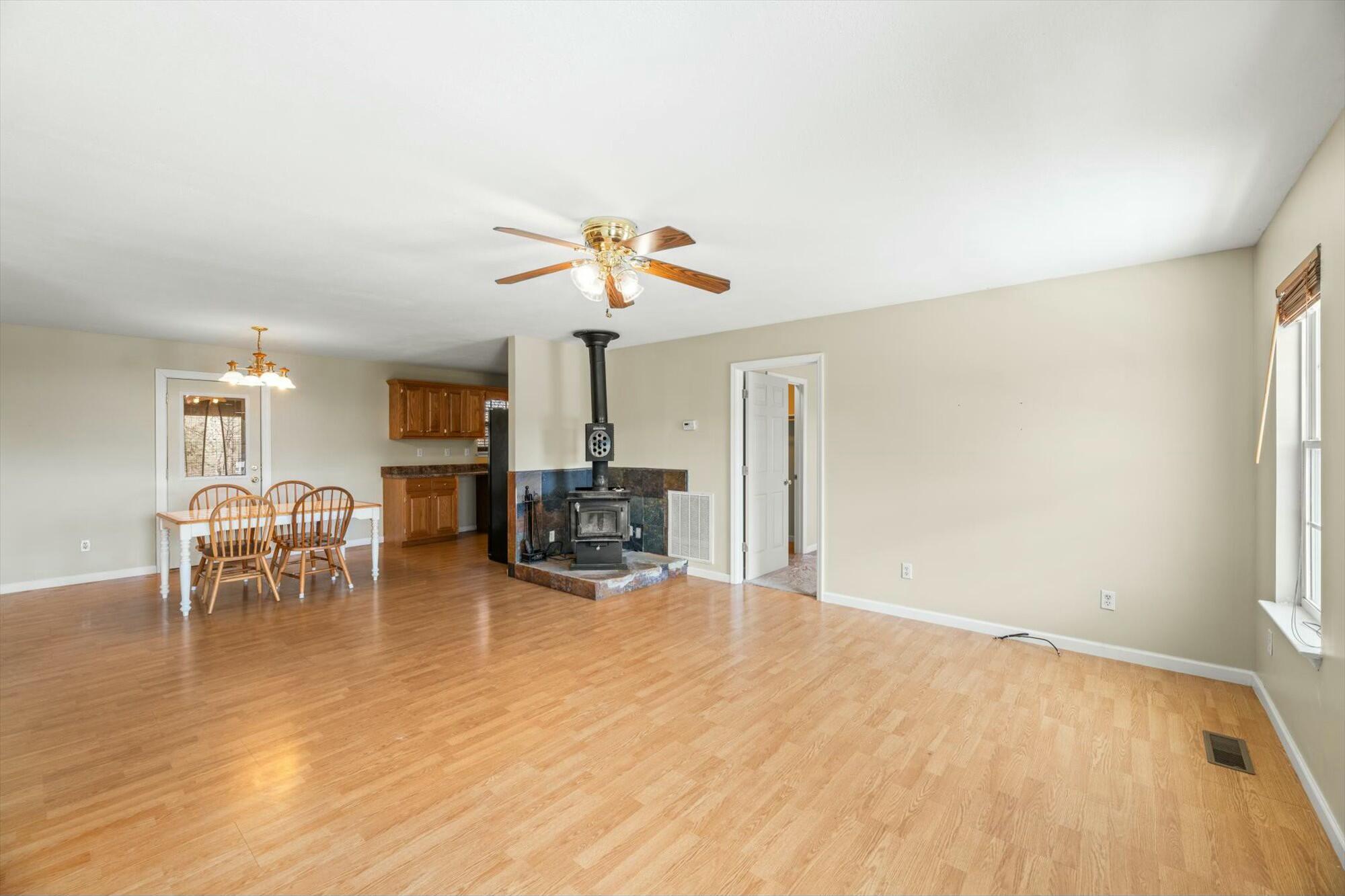 307 Circle R Drive Benton, TN 37307 - Photo 4 of 21 tempImageB1qY3I