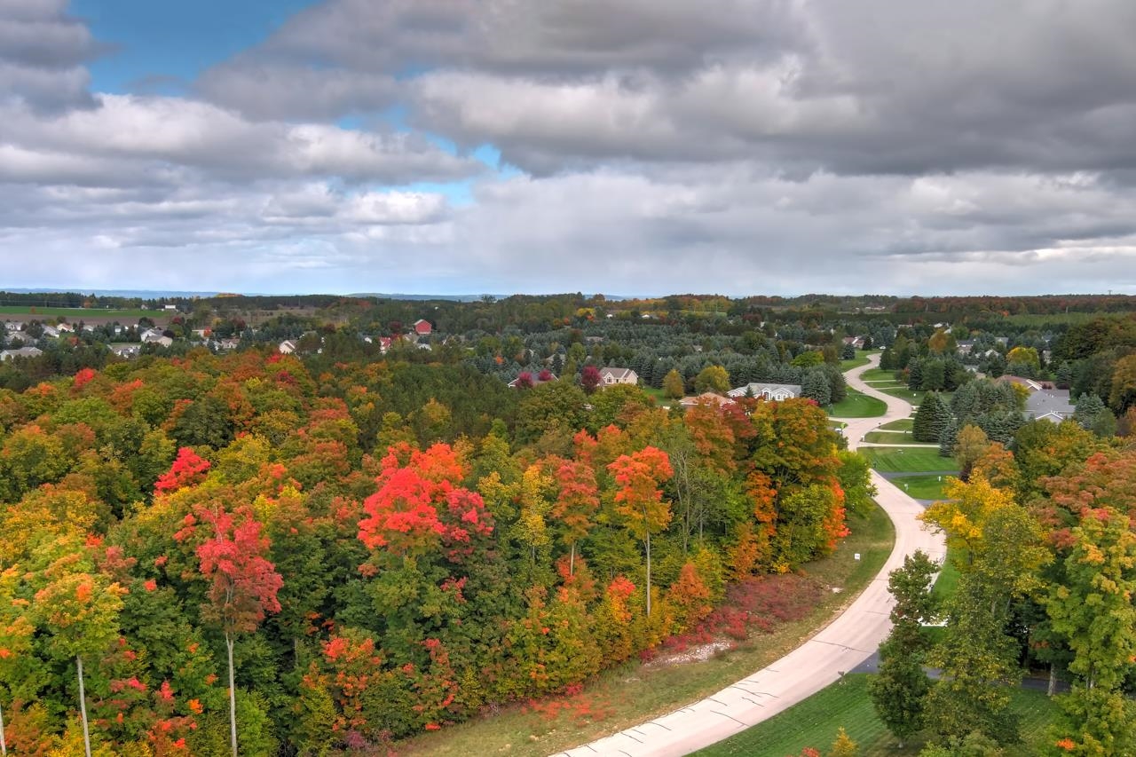 242 South Ridge Traverse City, MI 49696 - Photo 12 of 16 1916291-11.JPG