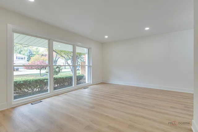 $579,900 | 3023 North Windsor Drive, Arlington Heights, IL 60004