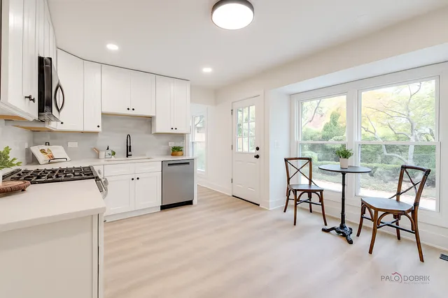 $579,900 | 3023 North Windsor Drive, Arlington Heights, IL 60004