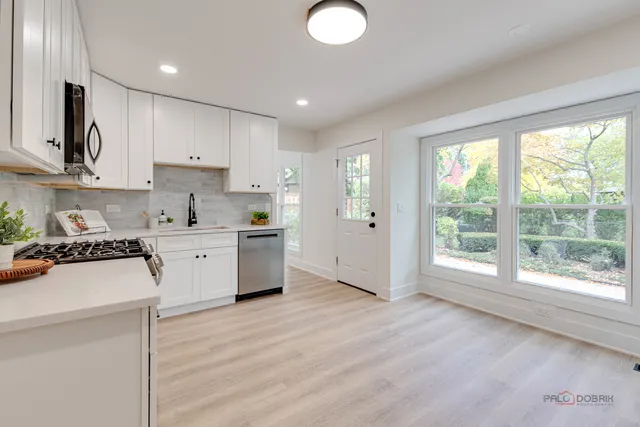 $579,900 | 3023 North Windsor Drive, Arlington Heights, IL 60004