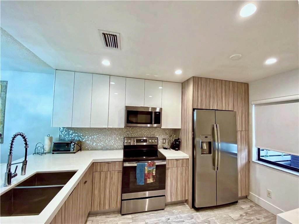 447 Lakeview Drive, Unit 3 Weston, FL 33326 - Photo 1 of 13 Photo 1