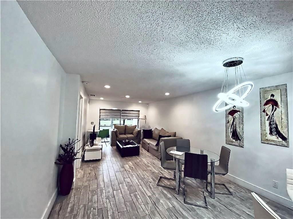 447 Lakeview Drive, Unit 3 Weston, FL 33326 - Photo 2 of 13 Photo 2