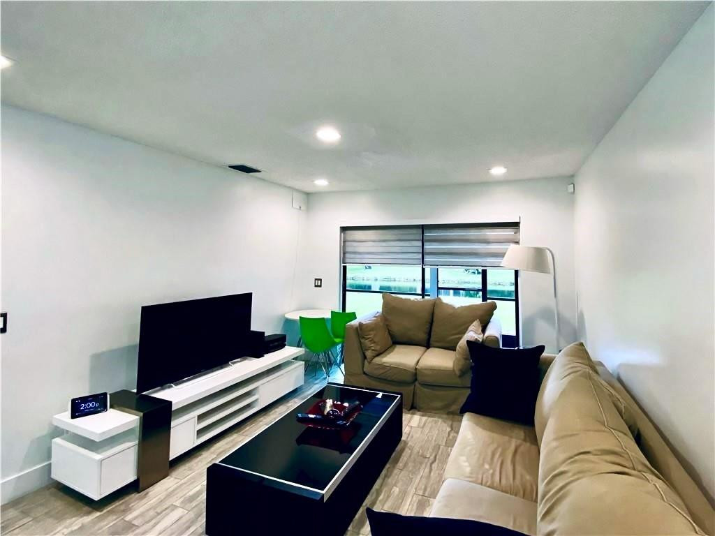 447 Lakeview Drive, Unit 3 Weston, FL 33326 - Photo 4 of 13 Photo 4