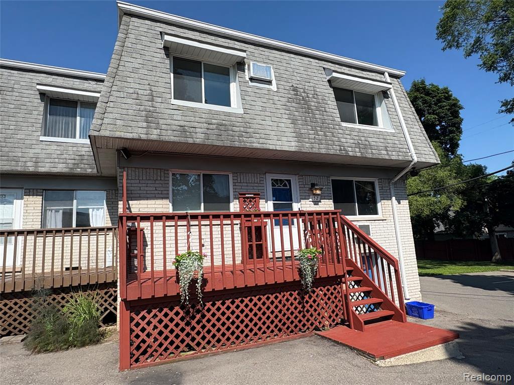 152 Ladd Road, Unit 1 Walled Lake, MI 48390 - Photo 1 of 28