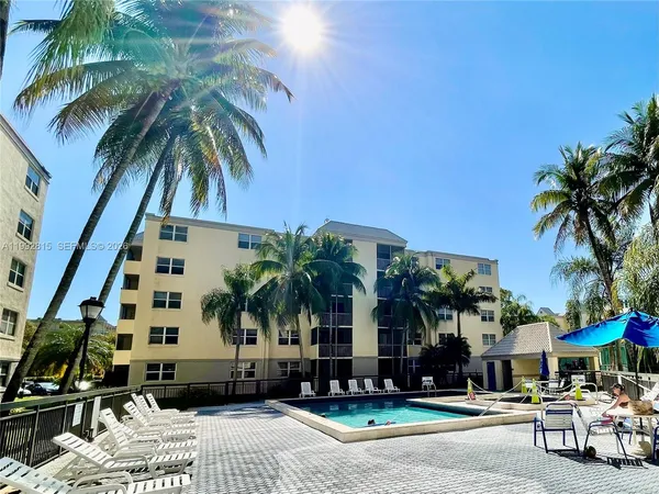 $2,075 | 8255 Lake Drive, Unit 102, Doral, FL 33166