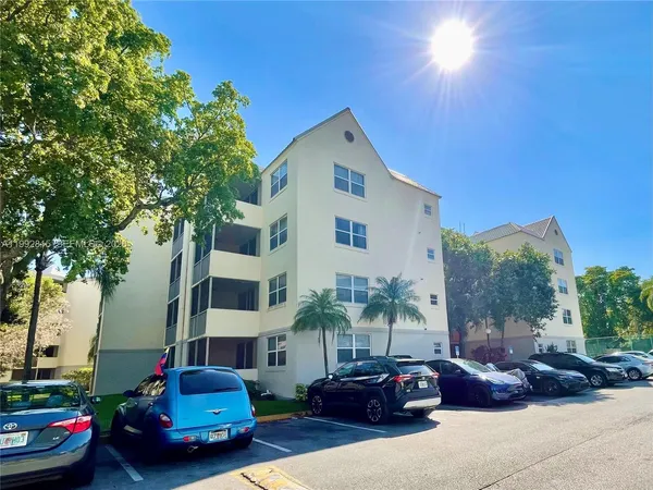 $2,075 | 8255 Lake Drive, Unit 102, Doral, FL 33166