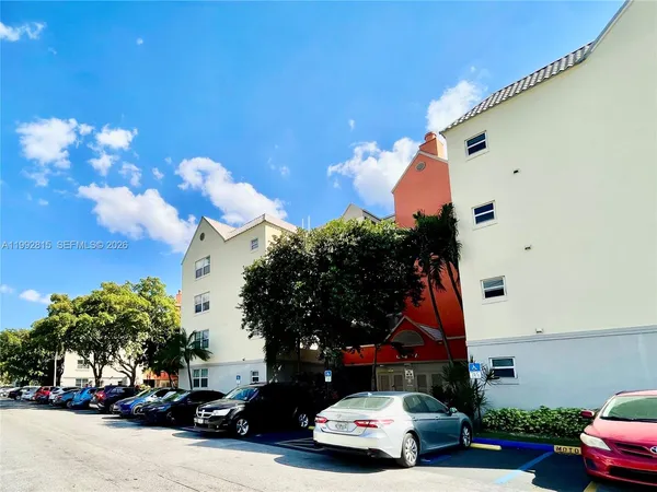 $2,075 | 8255 Lake Drive, Unit 102, Doral, FL 33166