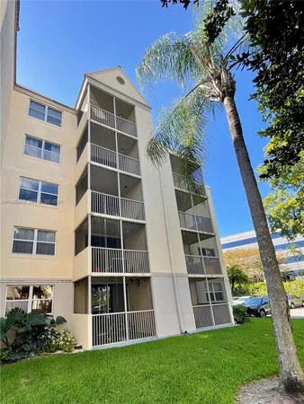 $2,075 | 8255 Lake Drive, Unit 102, Doral, FL 33166