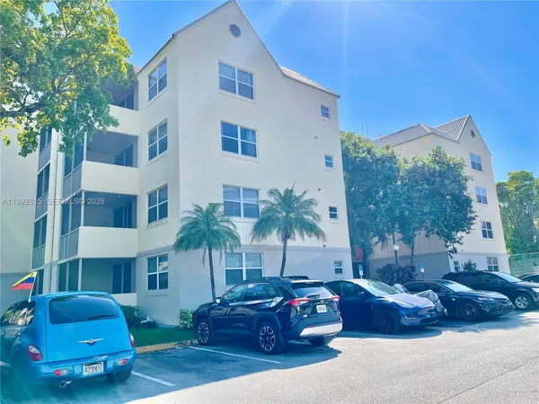 $2,075 | 8255 Lake Drive, Unit 102, Doral, FL 33166