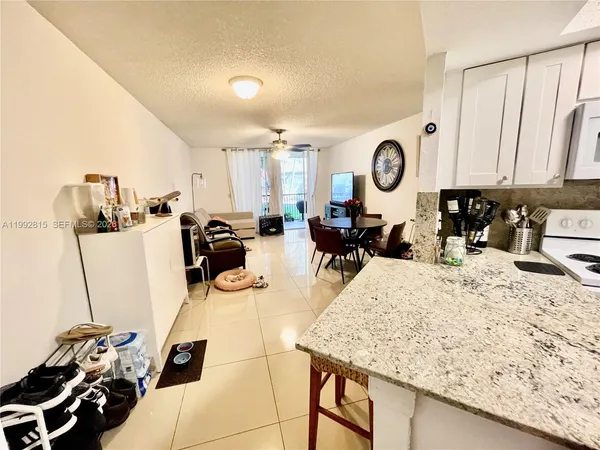 $2,075 | 8255 Lake Drive, Unit 102, Doral, FL 33166
