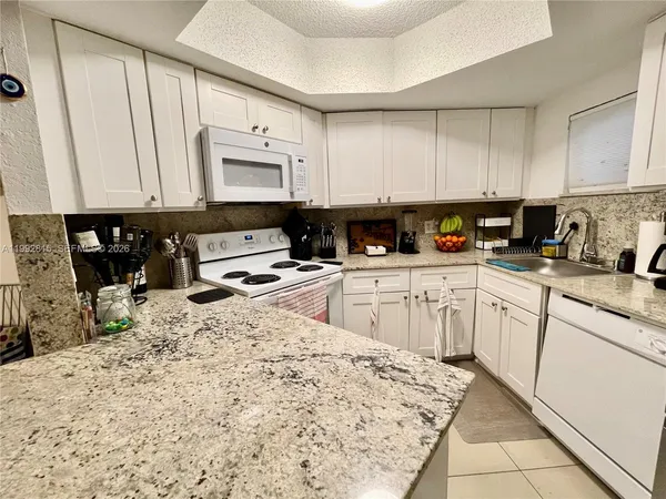 $2,075 | 8255 Lake Drive, Unit 102, Doral, FL 33166