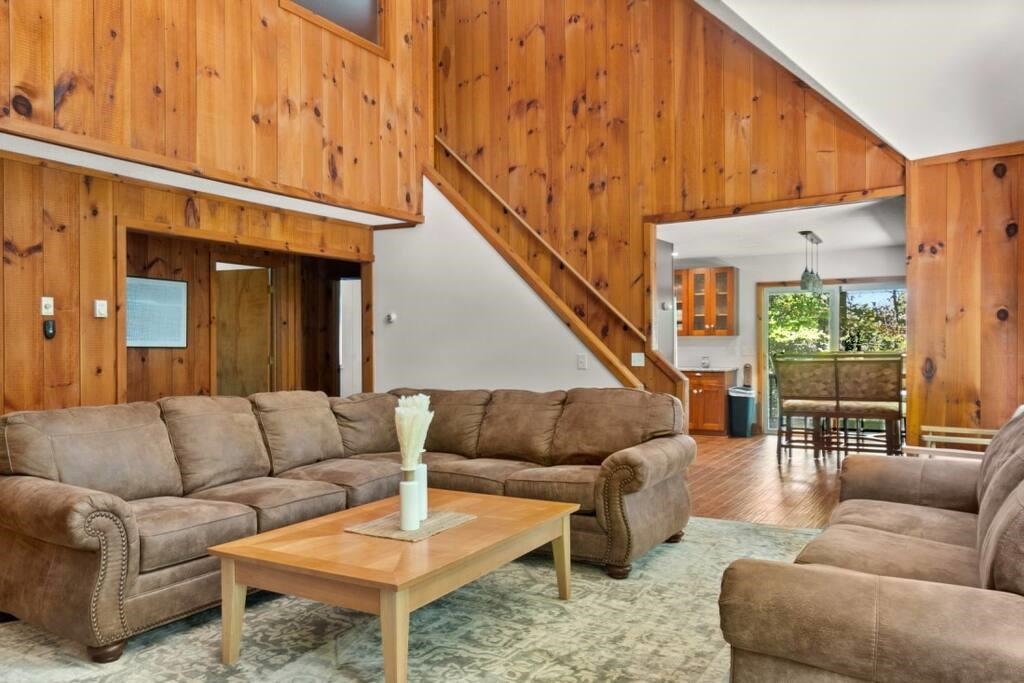 72 Colonial Ridge Road West Dover, VT 05356 - Photo 2 of 29