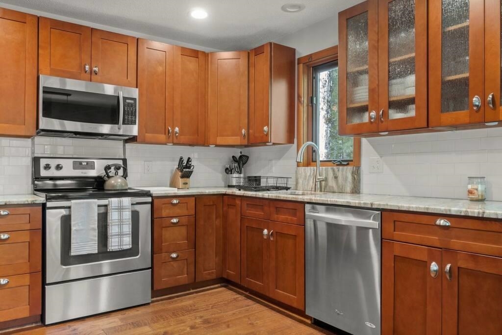 72 Colonial Ridge Road West Dover, VT 05356 - Photo 3 of 29