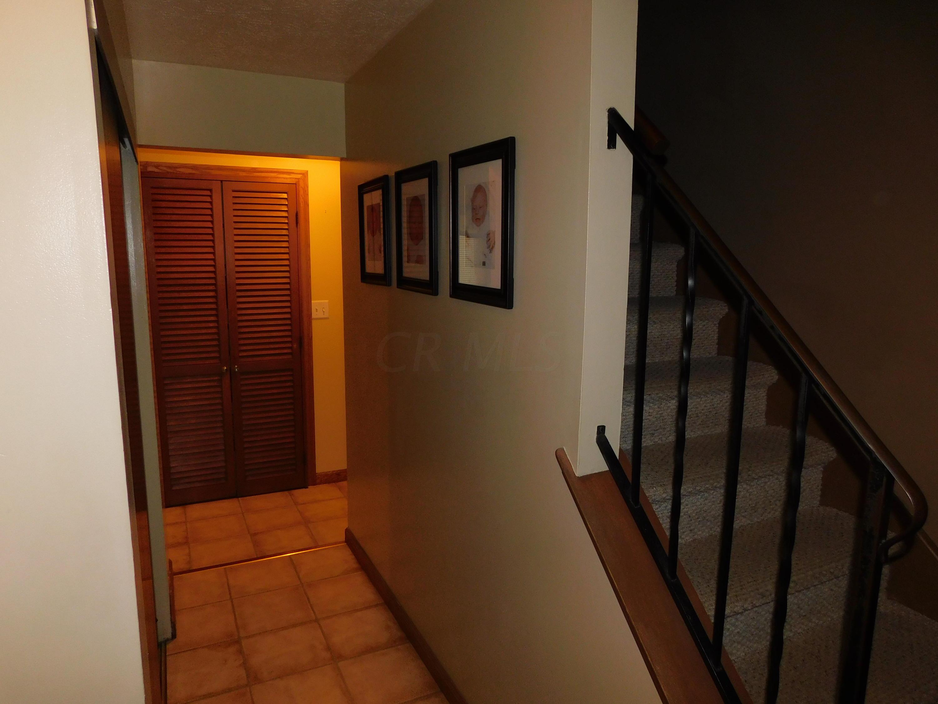 1577 Fall Brook Road Columbus, OH 43223 - Photo 5 of 28 Gallery Image 5