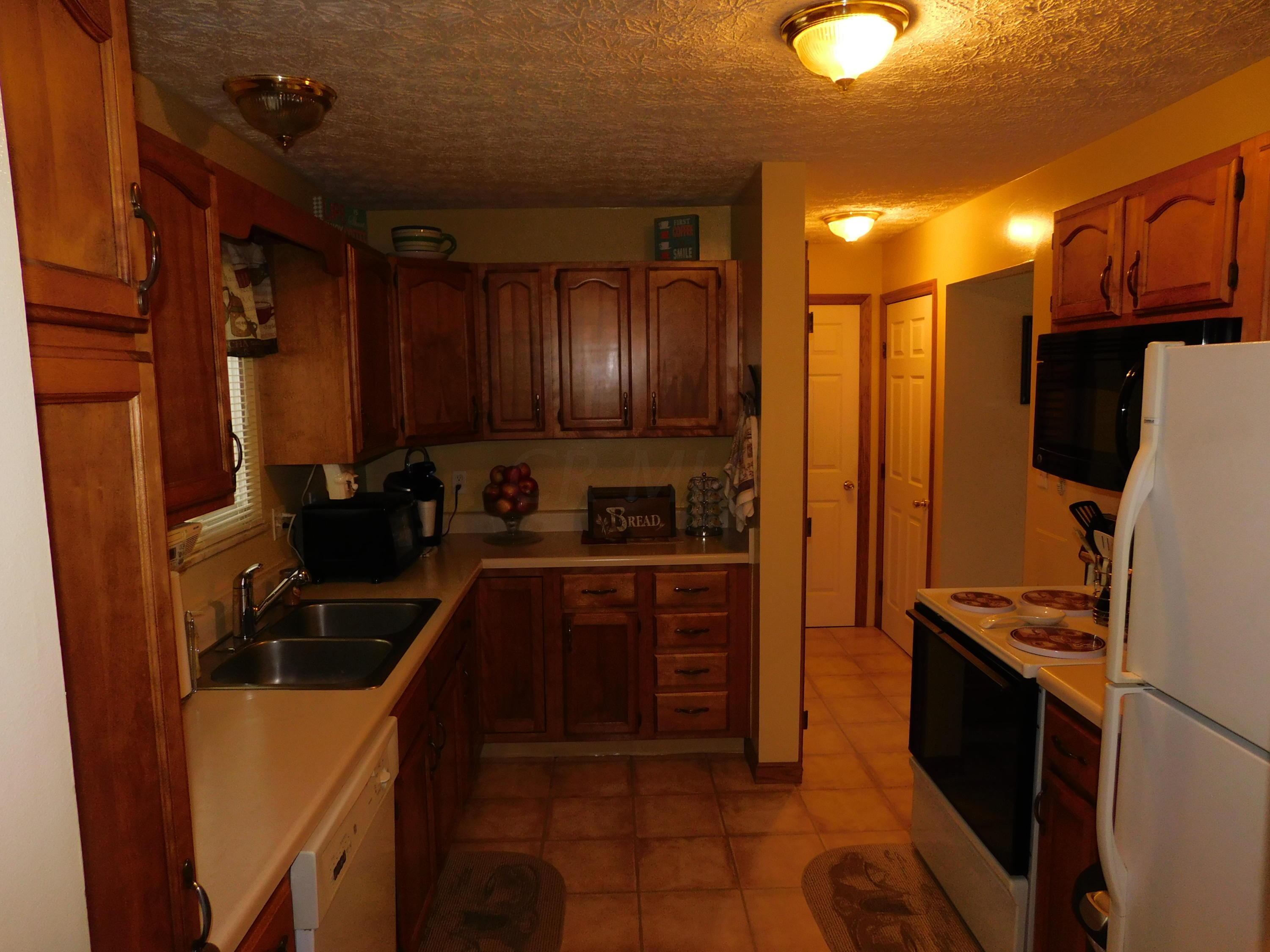 1577 Fall Brook Road Columbus, OH 43223 - Photo 9 of 28 Gallery Image 9