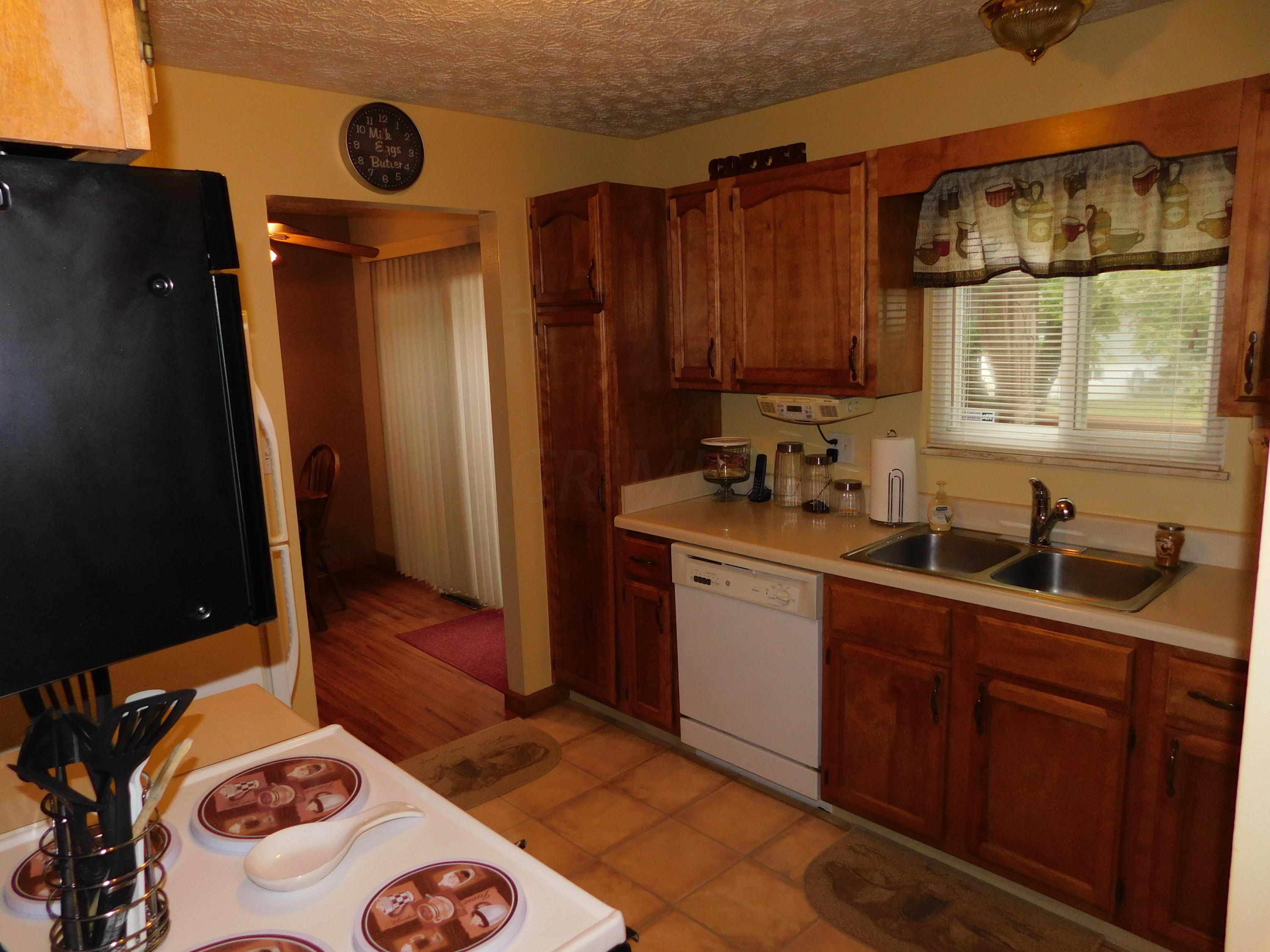 1577 Fall Brook Road Columbus, OH 43223 - Photo 10 of 28 Gallery Image 10