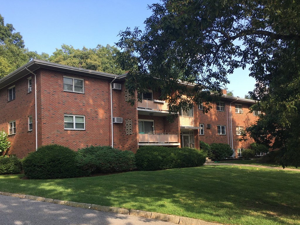 52 Jacqueline Road, Unit 10 Waltham, MA 02452 - Photo 1 of 5 Gallery Image 1