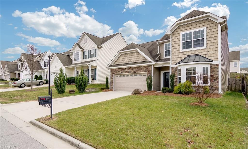 757 Spinning Wheel Point High Point, NC 27265 - Photo 2 of 30 Gallery Image 2