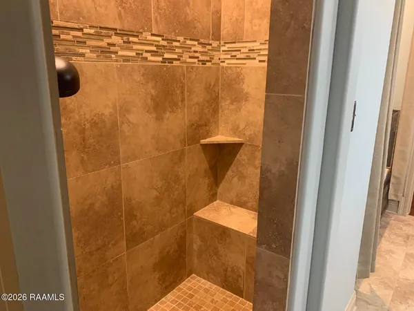 $2,595 | 330 Dunvegan Court, Lafayette, LA 70503