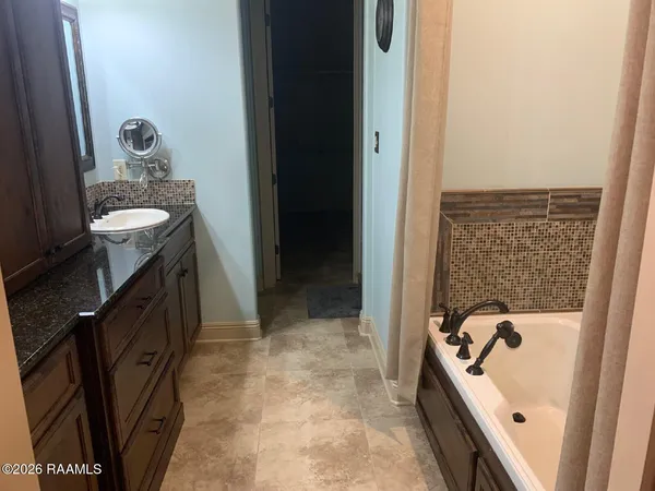 $2,595 | 330 Dunvegan Court, Lafayette, LA 70503