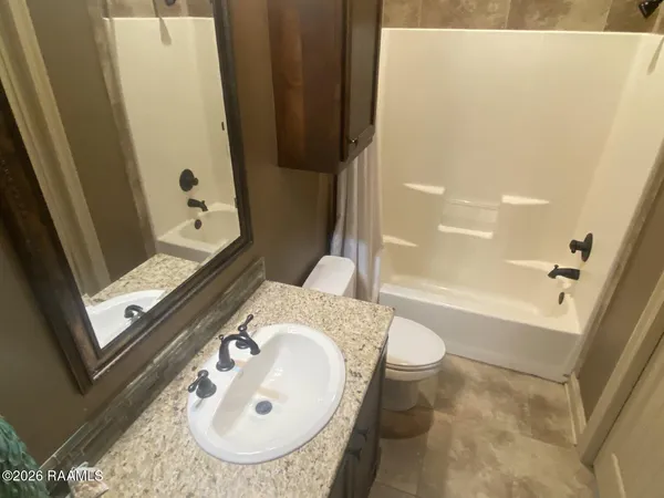 $2,595 | 330 Dunvegan Court, Lafayette, LA 70503