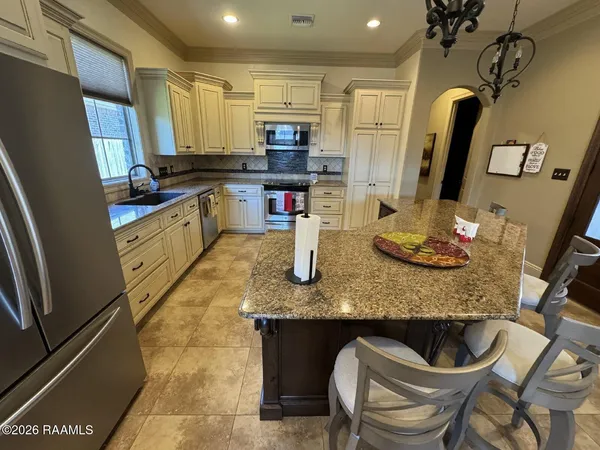 $2,400 | 330 Dunvegan Court, Lafayette, LA 70503