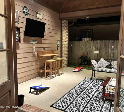 $2,595 | 330 Dunvegan Court, Lafayette, LA 70503