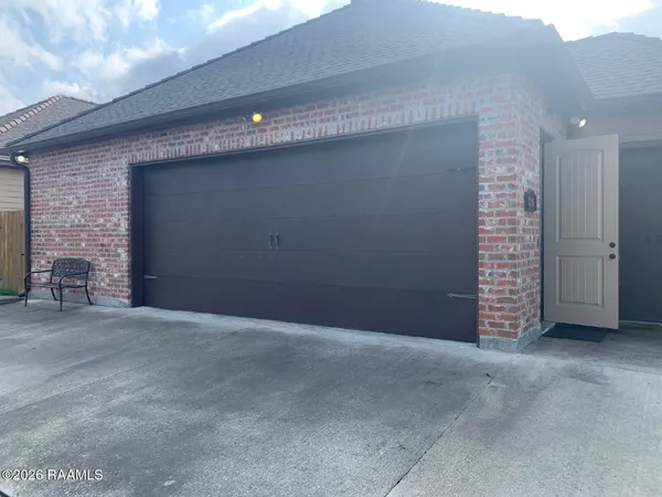 $2,595 | 330 Dunvegan Court, Lafayette, LA 70503