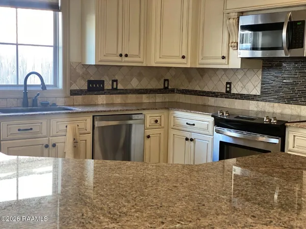 $2,595 | 330 Dunvegan Court, Lafayette, LA 70503