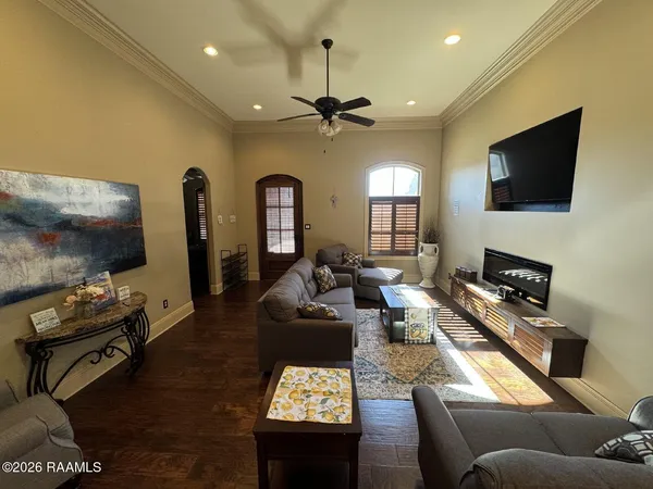 $2,595 | 330 Dunvegan Court, Lafayette, LA 70503