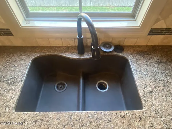 $2,400 | 330 Dunvegan Court, Lafayette, LA 70503