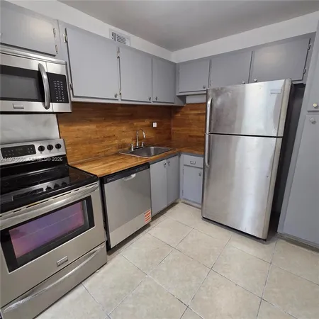 $1,800 | 1800 Sans Souci Boulevard, Unit 312, North Miami, FL 33181