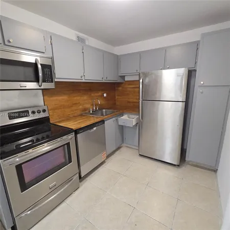 $1,800 | 1800 Sans Souci Boulevard, Unit 312, North Miami, FL 33181