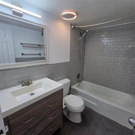 $1,800 | 1800 Sans Souci Boulevard, Unit 312, North Miami, FL 33181